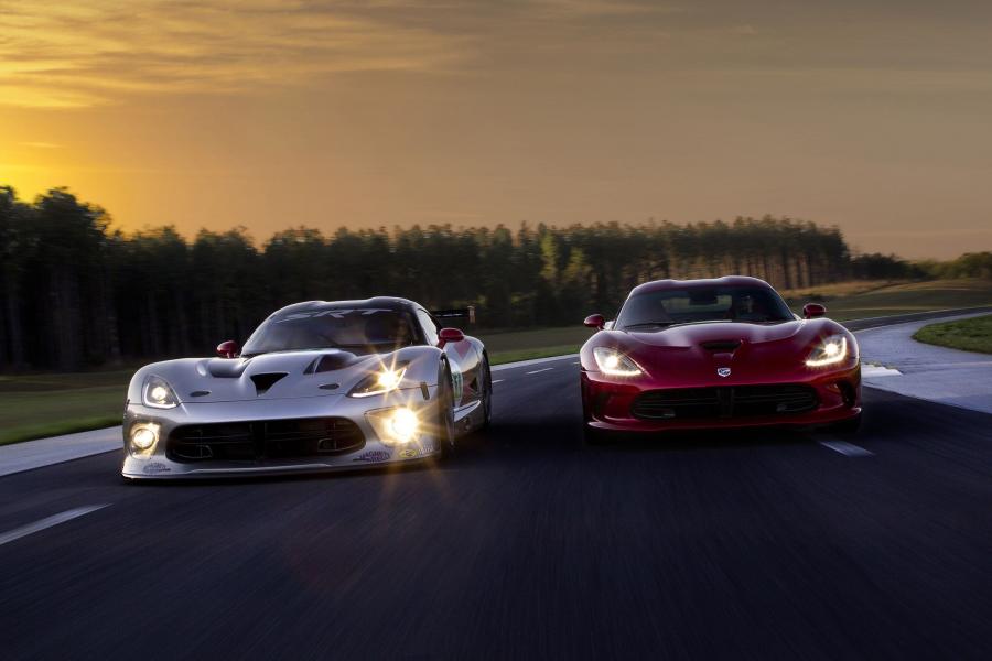  Dodge Viper SRT GTS 2012 года  (фото 2 из 60)